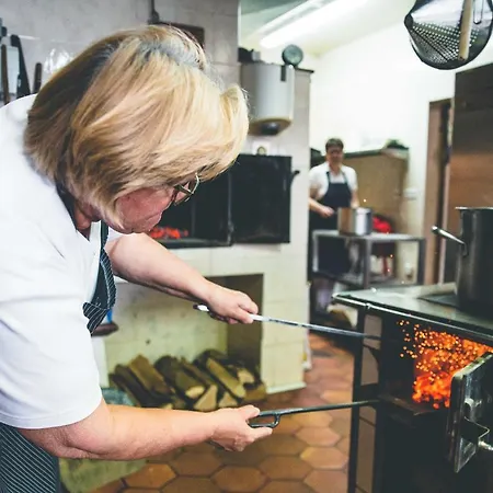 Apartma Pri Bostjanu דירה *